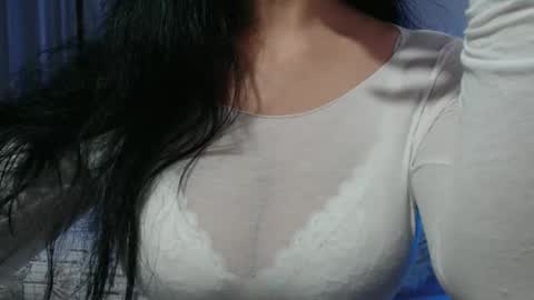 Snapshot of lasolitaauri chatting on April 8, 11:37 pm Auri online show from April 8, 11:37 pm