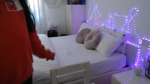 Snapshot of lasolitaauri chatting on May 19, 9:37 am Auri online show from May 19, 9:37 am