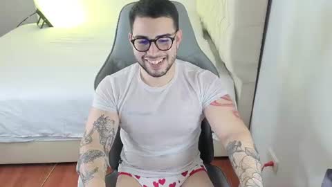 Snapshot of latam_ chatting on June 19, 11:52 pm YOUR BABY online show from June 19, 11:52 pm