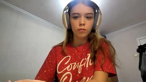 Snapshot of lateshastarnaud chatting on March 27, 10:15 am Linet online show from March 27, 10:15 am