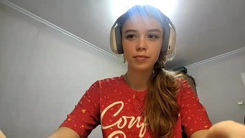 Snapshot of lateshastarnaud chatting on March 28, 10:15 am Linet online show from March 28, 10:15 am