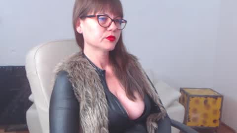 Snapshot of latexgoddesss chatting on February 12, 9:33 pm Jade online show from February 12, 9:33 pm