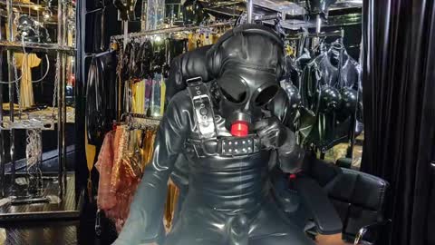 latexlover202 online show from December 22, 11:09 pm