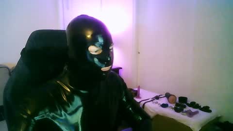 latexminheadroom online show from January 2, 2:00 am