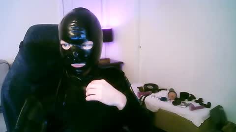 latexminheadroom online show from March 8, 6:10 am