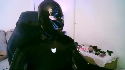 latexminheadroom online show from May 15, 11:34 pm
