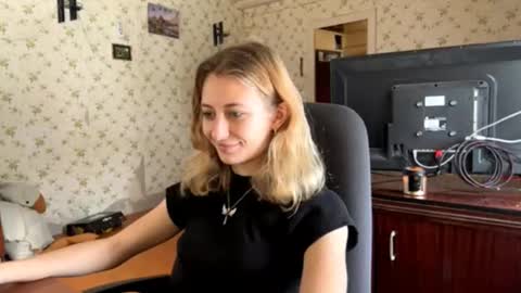 Snapshot of laticiacalicutt chatting on March 4, 10:32 am Amelia online show from March 4, 10:32 am