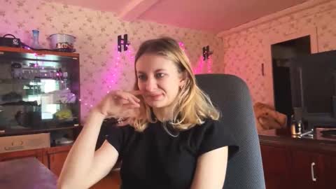 Snapshot of laticiacalicutt chatting on March 13, 2:23 pm Amelia online show from March 13, 2:23 pm