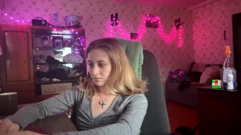 Snapshot of laticiacalicutt chatting on March 19, 3:05 pm Amelia online show from March 19, 3:05 pm