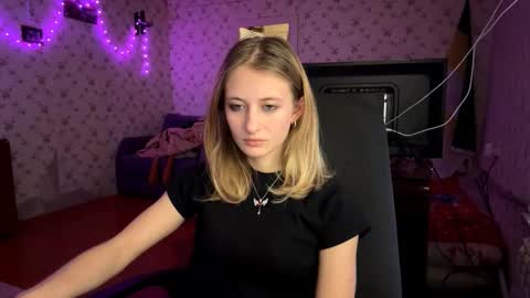 Snapshot of laticiacalicutt chatting on March 25, 3:51 pm Amelia online show from March 25, 3:51 pm