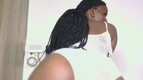 Snapshot of latiffaah_xx chatting on February 8, 11:57 am latiffaah_xx online show from February 8, 11:57 am