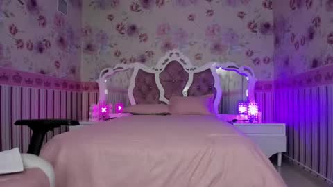 Snapshot of latin_ashley_ chatting on February 25, 5:19 am Valeria online show from February 25, 5:19 am