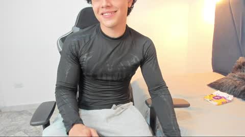 Snapshot of latin_beastx chatting on May 19, 8:04 pm latin_beastx online show from May 19, 8:04 pm