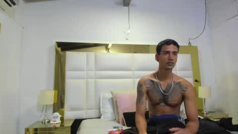 Johana y Santiago online show from May 2, 3:33 am