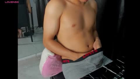 Snapshot of latin_lover2005 chatting on October 21, 4:41 pm latin_lover2005 online show from October 21, 4:41 pm