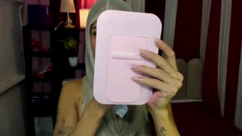 Snapshot of latina_asian chatting on June 8, 4:24 am Latina Asian online show from June 8, 4:24 am
