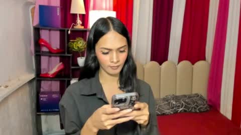 Snapshot of latina_asian chatting on June 13, 7:39 am Latina Asian online show from June 13, 7:39 am