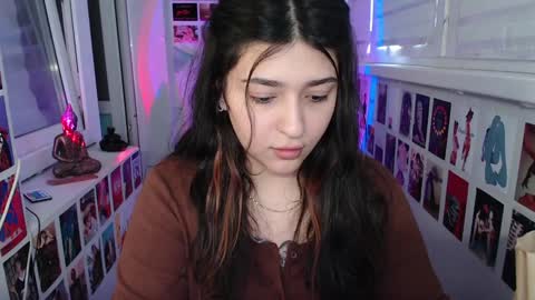 Snapshot of latina_mia chatting on December 6, 8:37 am miiiiiiaaaa online show from December 6, 8:37 am