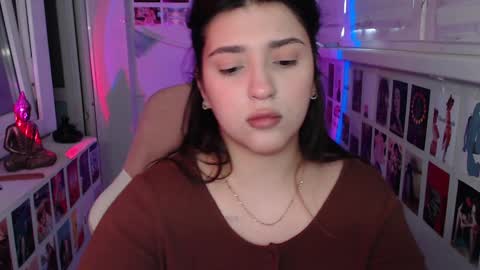 Snapshot of latina_mia chatting on December 10, 6:44 am miiiiiiaaaa online show from December 10, 6:44 am