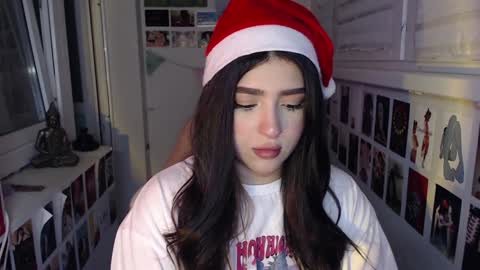 Snapshot of latina_mia chatting on December 26, 9:37 pm miiiiiiaaaa online show from December 26, 9:37 pm