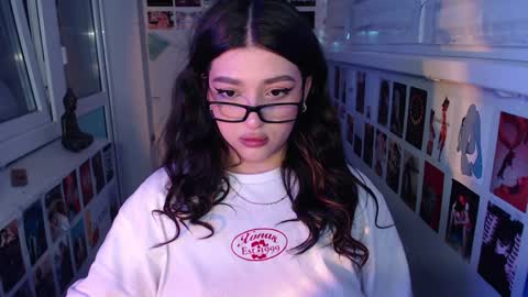 Snapshot of latina_mia chatting on January 18, 1:29 pm miiiiiiaaaa online show from January 18, 1:29 pm