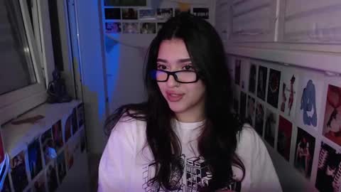 Snapshot of latina_mia chatting on February 7, 3:01 am miiiiiiaaaa online show from February 7, 3:01 am