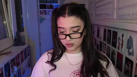 Snapshot of latina_mia chatting on February 9, 12:06 am miiiiiiaaaa online show from February 9, 12:06 am