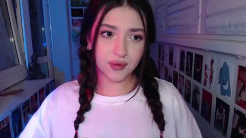 Snapshot of latina_mia chatting on February 13, 4:11 am miiiiiiaaaa online show from February 13, 4:11 am