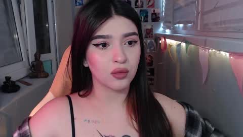 Snapshot of latina_mia chatting on February 19, 11:38 am miiiiiiaaaa online show from February 19, 11:38 am