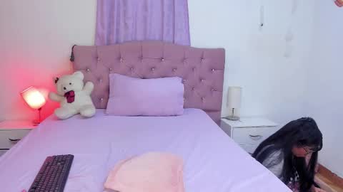 Snapshot of latinabombsheell chatting on November 14, 8:46 am Martina online show from November 14, 8:46 am