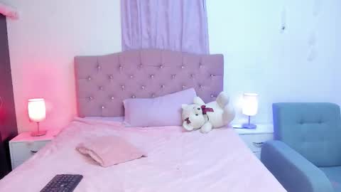 Snapshot of latinabombsheell chatting on November 27, 9:17 pm Martina online show from November 27, 9:17 pm