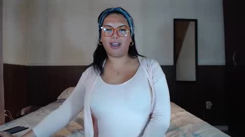 Snapshot of latinaflower_ts chatting on April 1, 8:28 pm FLOR SALVAJE online show from April 1, 8:28 pm