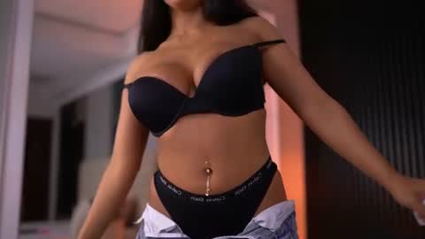 Snapshot of latinaloco chatting on July 8, 6:12 pm Latina online show from July 8, 6:12 pm