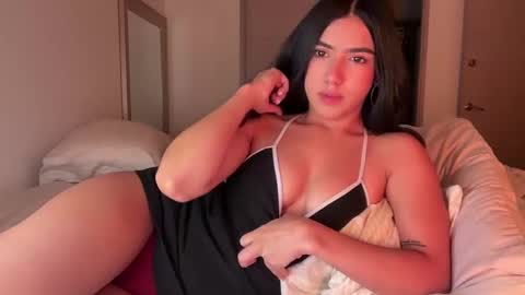 Snapshot of latinella chatting on October 16, 2:34 am Hi - online show from October 16, 2:34 am