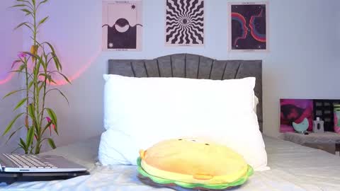 Logan online show from December 5, 1:03 am