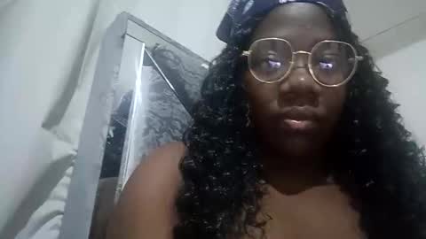 Latinhoney487 online show from April 3, 5:16 am