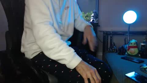 Snapshot of latinlover513 chatting on February 19, 5:38 pm latinlover513 online show from February 19, 5:38 pm