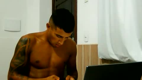 Snapshot of latinmarian chatting on March 13, 9:05 am latinmarian online show from March 13, 9:05 am