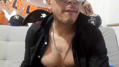Snapshot of latinmartin254 chatting on November 1, 12:45 am latinmartin254 online show from November 1, 12:45 am