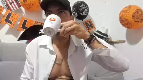 Snapshot of latinmartin254 chatting on November 1, 1:35 pm latinmartin254 online show from November 1, 1:35 pm