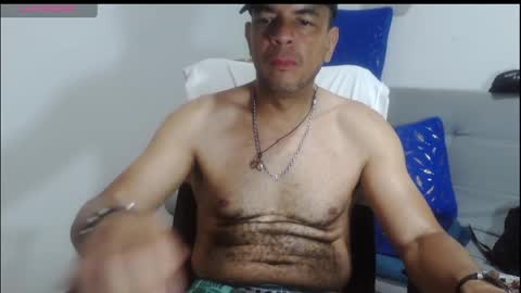 Snapshot of latinmartin254 chatting on April 5, 7:33 pm latinmartin254 online show from April 5, 7:33 pm
