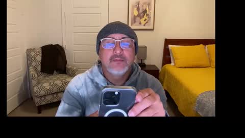 QS - INDEPENDENT MODEL online show from December 4, 6:01 am