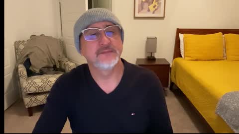 QS - INDEPENDENT MODEL online show from December 18, 6:08 am