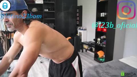 Snapshot of latino23bom chatting on May 1, 11:04 am sam online show from May 1, 11:04 am