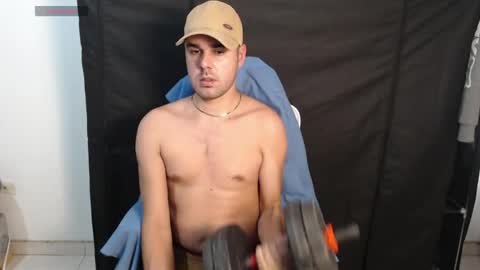 latino boy777 online show from April 14, 9:43 pm