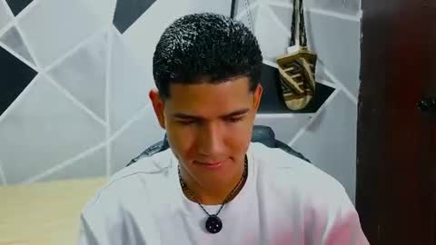 latinohotboy_ online show from June 13, 12:03 pm