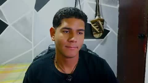 latinohotboy_ online show from June 15, 11:56 am