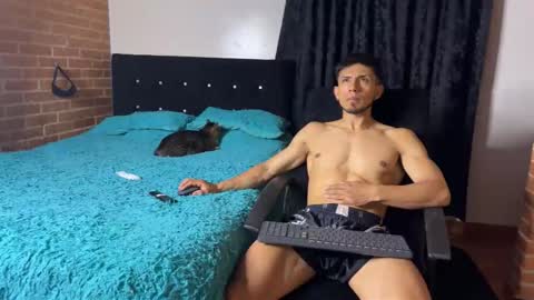latinosadictosalsexo online show from June 2, 1:29 am