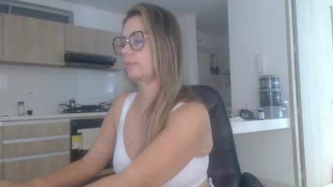 Snapshot of latinpaprika chatting on November 7, 12:05 pm latinpaprika online show from November 7, 12:05 pm