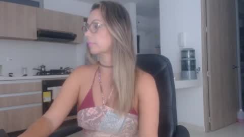 Snapshot of latinpaprika chatting on November 22, 9:58 pm latinpaprika online show from November 22, 9:58 pm